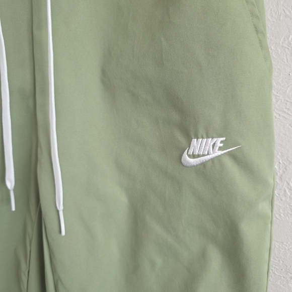 Nike Mens Club Pants Green Woven Tapered Leg Drawstring Sports DX0623-386 Size S - Picture 3 of 10
